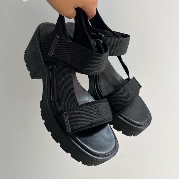 [SOLD] Vagabond platform black sandals - Picture 2 of 5